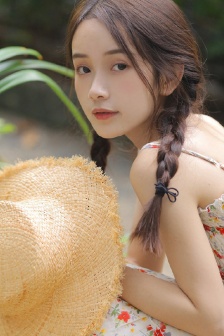 《年轻的女教师》